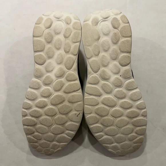 New Balance Fresh Foam 520v8 Sneakers - Black/Orange - Men's Size 6.5 or Boys' 6 - Picture 4 of 8